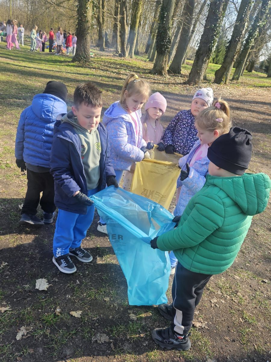 Zdjęcie: „Eko przedszkole i szkoły- nauka i edukacja przez zabawę”